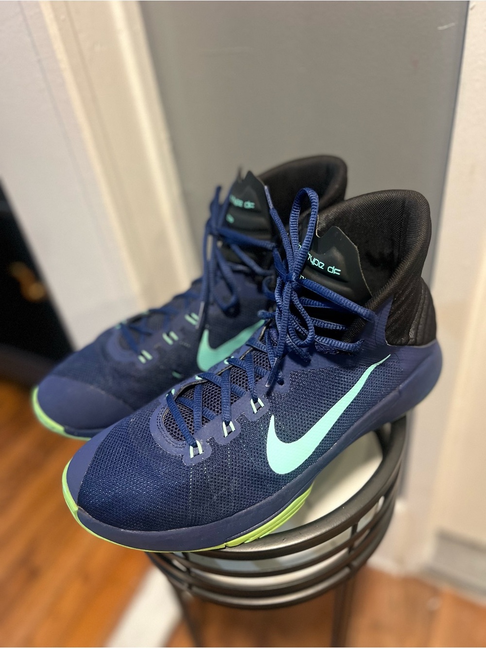 Nike size 10.5 men Prime Hype Mid Top Loyal Blue/Green Glow-Black minute detail